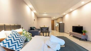 Comfort Studio, City View | Laptop workspace, iron/ironing board, free WiFi