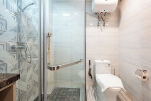 Comfort Studio, City View | Bathroom