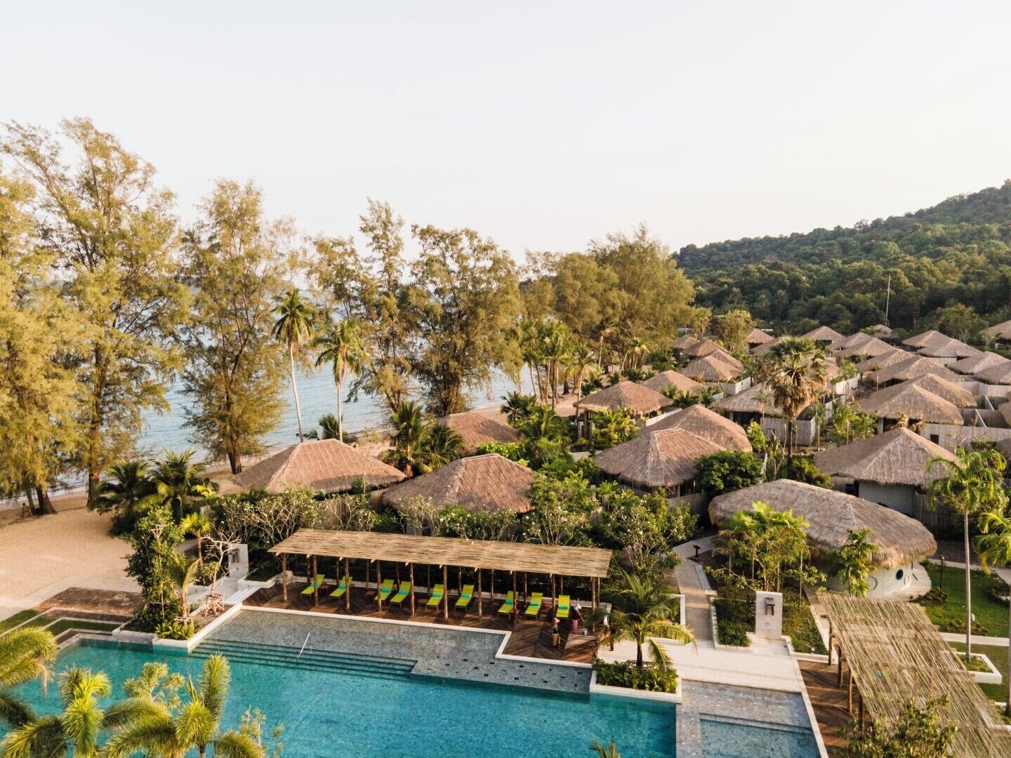 Outdoor pool, free cabanas, sun loungers