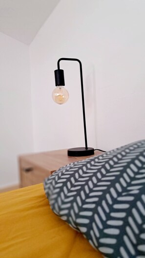 1 bedroom, travel cot, free WiFi, bed sheets - Casa Tramuntana offers spacious, bright and comfortable living space. (Tautavel)