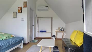Habitación individual clásica, 1 cama de matrimonio, baño privado, vistas a la laguna | Escritorio, espacio para trabajar con un portátil, wifi gratis