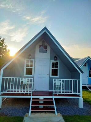 Yhden hengen classic-huone, 1 keskisuuri parisänky, oma kylpyhuone, näköala laguunille | Työpöytä, kannettavalle tietokoneelle sopiva työtila, ilmainen Wi-Fi