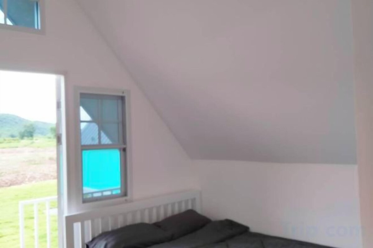 Desk, laptop workspace, free WiFi, bed sheets
