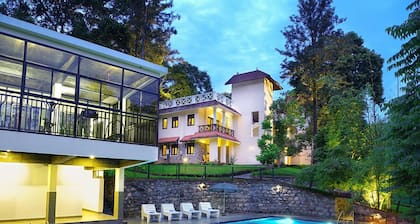 HOTEL TREETOP