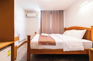 Habitación básica doble, vista a la ciudad | Wifi gratis 