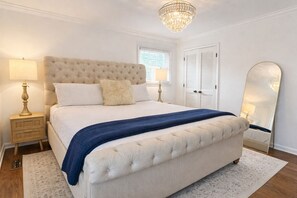 4 bedrooms, desk, iron/ironing board, travel cot