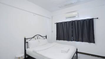 Habitación doble, vista a la ciudad | Escritorio y wifi gratis