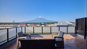 Luxury Villa, Mountain View | Terrace/patio