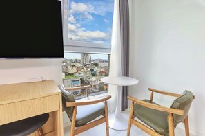 Premium bedding, down comforters, Tempur-Pedic beds, desk - Hotel BERITH (Sokcho)