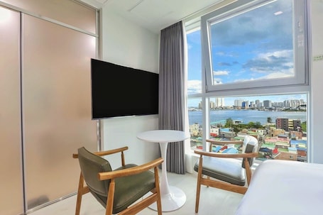 Royal Suite, Sea View | Premium bedding, down comforters, Tempur-Pedic beds, desk. Hotel BERITH