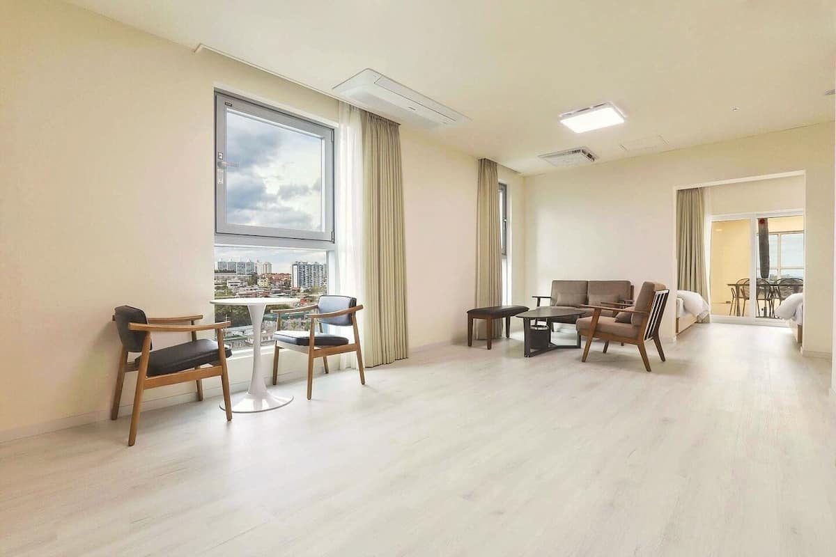 Penthouse, Mountain View | Living area | 65-inch Smart TV with cable channels, Netflix, toys