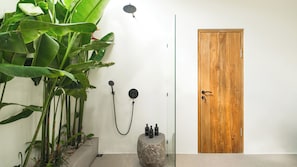 Villa, 4 soverom, bassengutsikt | Bad | Hårføner, håndklær, såpe og sjampo