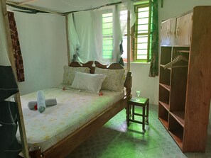 3 quartos, ferros/tábuas de passar roupa, acesso à internet