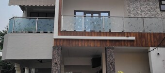 Nice place to spend time and soak in the local culture and cuisine 