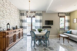 Unclassified image, 4 of 9, button