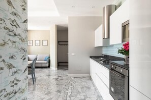 Unclassified image, 5 of 9, button