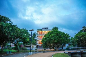 Front of property - Green Eye Apartment & Hotel (Boralesgamuwa)