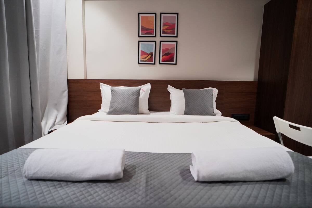 Standard Room, 1 Queen Bed, Non Smoking, City View | Free WiFi, bed sheets