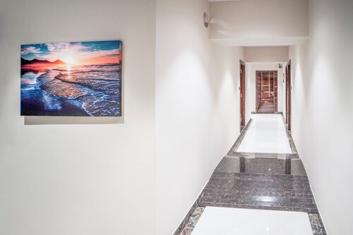 Sunbright Rooms Residency Hotel 