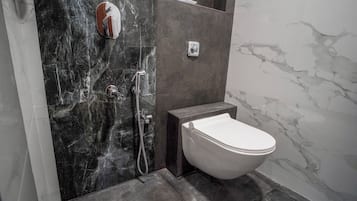 Superior Room | Bathroom | Shower, free toiletries, towels, soap