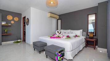 Honeymoon Suite | Desk, laptop workspace, soundproofing, iron/ironing board