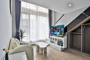 Design Double Room | Living area | Toys, books, stereo - Chuxin Moshe Hotel (Shanghai)