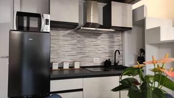 Microonde, piano cottura, bollitore elettrico