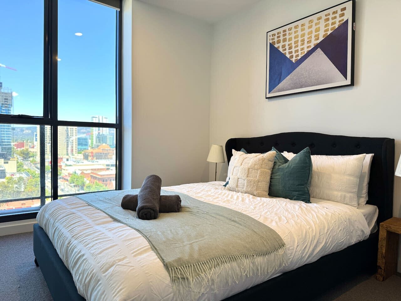 2 bedrooms, desk, iron/ironing board, WiFi