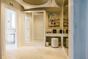 Junior Studio Suite - Baloci (Birmingham)