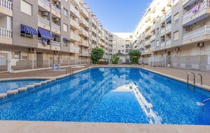 Pool - Stunning apartment in Torrevieja (Torrevieja)