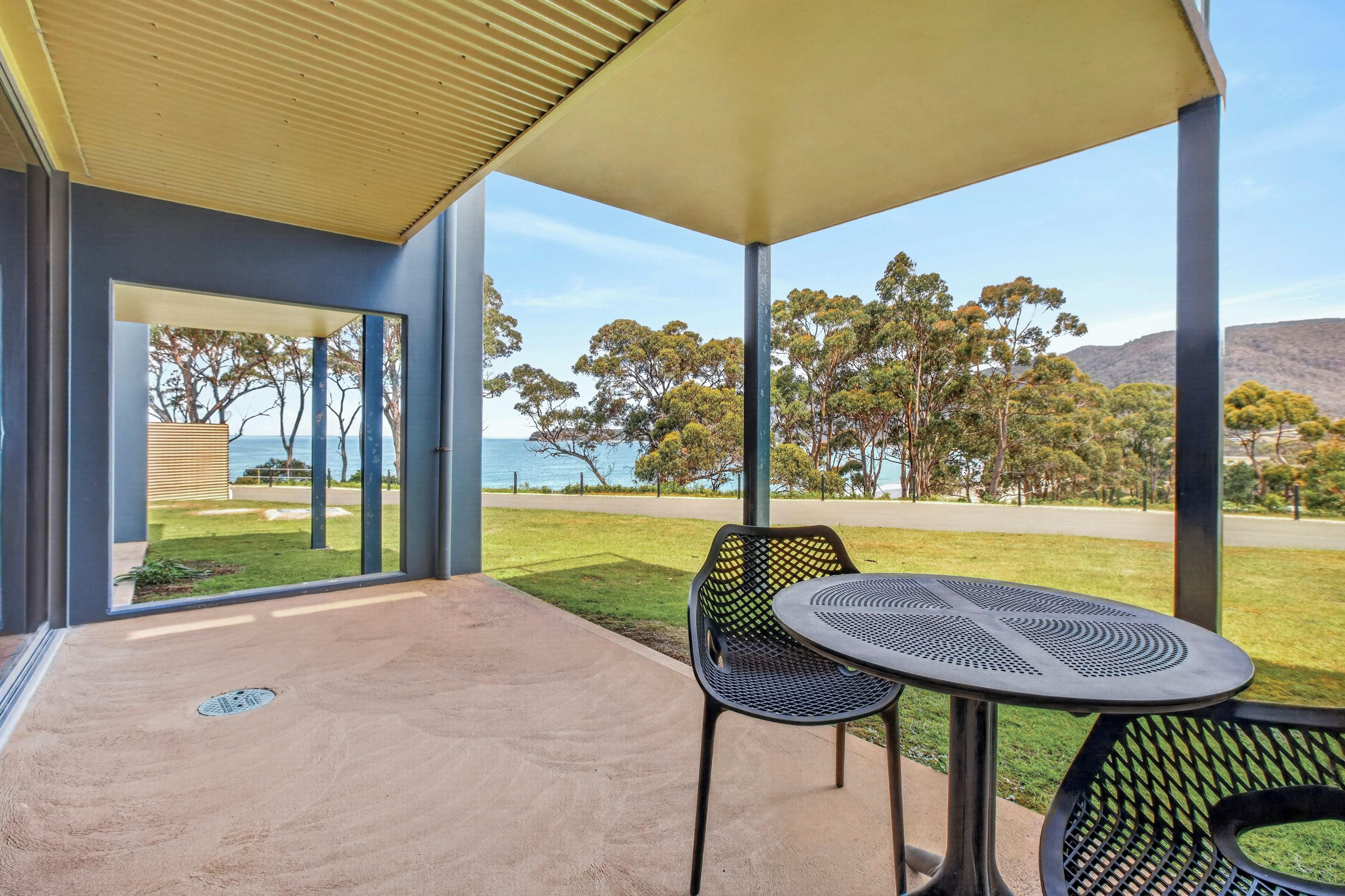 Studio King Apartment with Ocean View | Terrace/patio