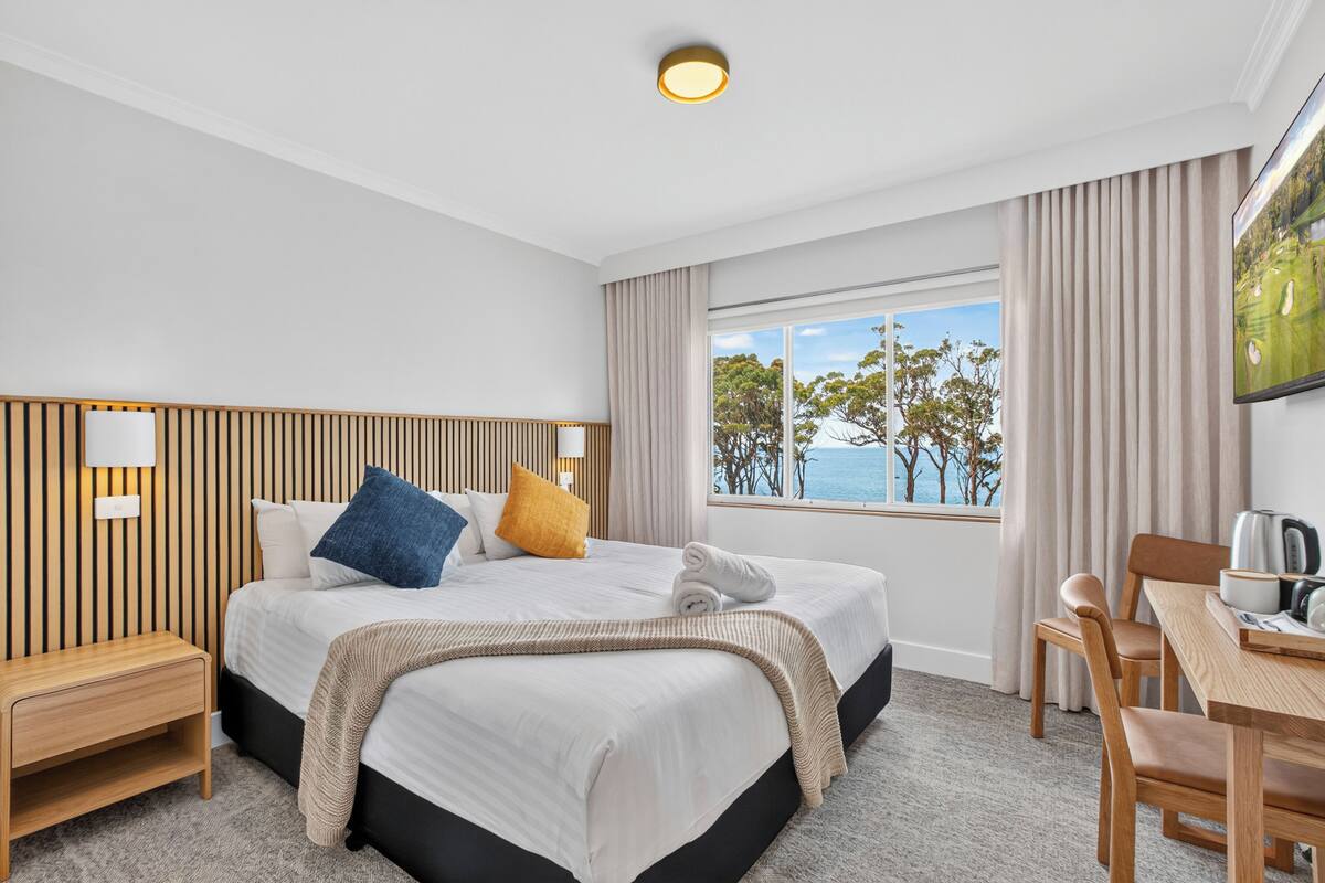 Ocean View Deluxe Family Room | WiFi (free), bed sheets