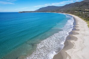 Front of property - Lufra Beachside Hotel (Eaglehawk Neck)