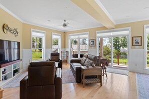 Smart TV - Stunning home overlooking the water! (Boothbay Harbor)