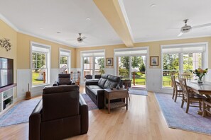 Smart TV - Stunning home overlooking the water! (Boothbay Harbor)