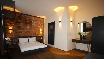 Biancheria da letto di alta qualità, minibar, cassaforte in camera