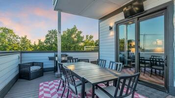 House | Desk, Internet