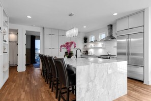 Hus | 4 soveværelser, skrivebord, internet