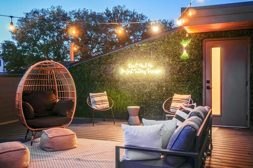 Close to the Gulch - Book Today