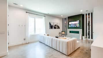 House | 3 bedrooms, desk, Internet