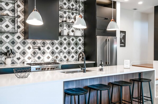 House | 3 bedrooms, desk, Internet - Close to the Gulch - Book Today (Nashville)