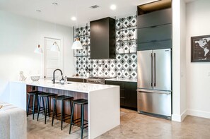 House | 3 bedrooms, desk, Internet - Close to the Gulch - Book Today (Nashville)