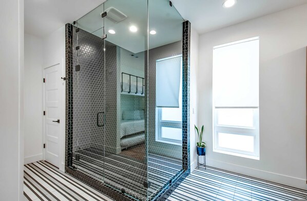 House | 3 bedrooms, desk, Internet - Close to the Gulch - Book Today (Nashville)