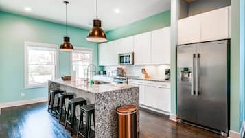 House | 3 bedrooms, desk, Internet