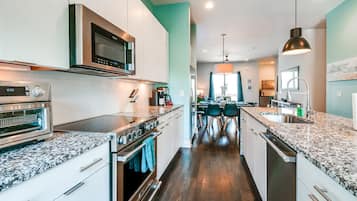 House | 3 bedrooms, desk, Internet