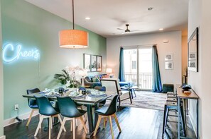 3 bedrooms, desk, Internet - Game Room and Skydeck - Book Today (Nashville)