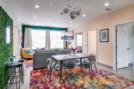 Apartment | 4 bedrooms, desk, Internet