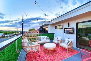 House | 4 bedrooms, Internet - Sky High Cowgirl Luxe 4BR w Rooftopdeck Karaoke (Nashville)