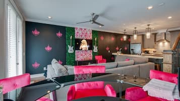 House | 4 bedrooms, desk, Internet