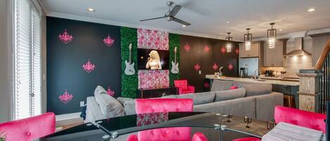 Hus | 4 soveværelser, skrivebord, internet